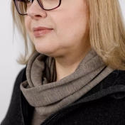 Women's Loop Scarf in Merino Wool & Silk